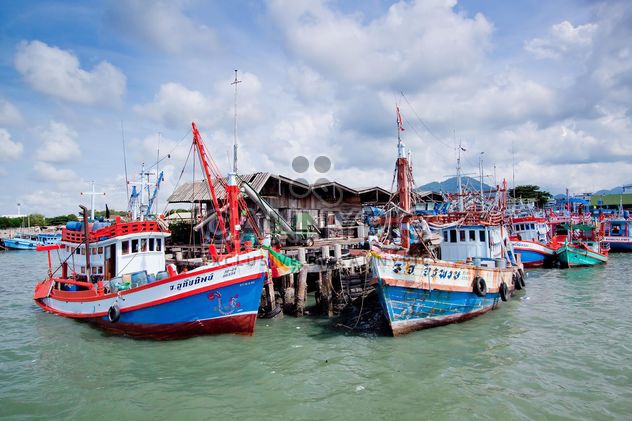Fishing boats in harbor - image #136309 gratis