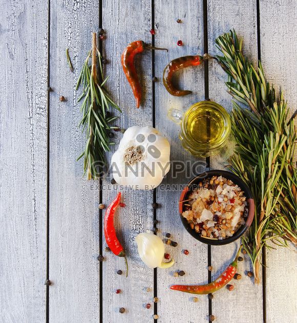 Spices on wooden table - image gratuit #136669 
