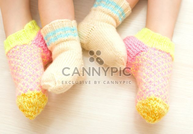 Children in warm socks, two sisters - Kostenloses image #182639