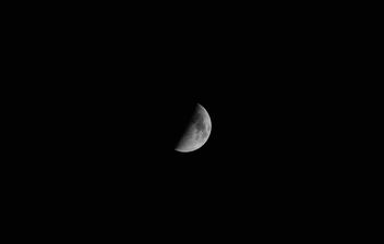 Moon over black sky - бесплатный image #182779
