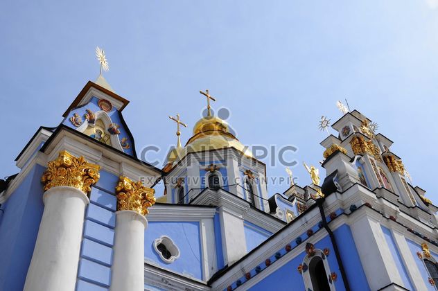 St. Michael's church against blue sky - Kostenloses image #182929