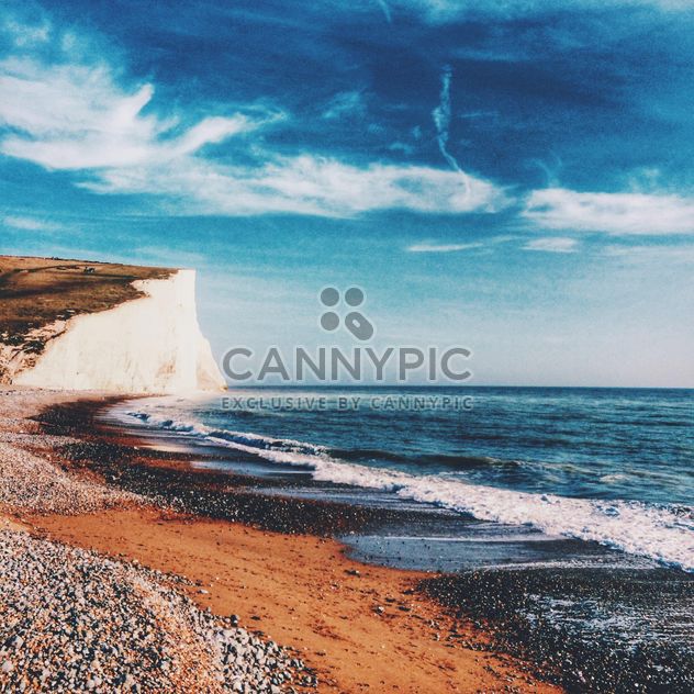 Sea and rocky coast under blue sky, England - image #183859 gratis