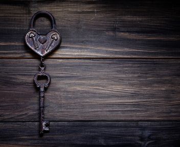 Retro iron heart with a key to the Valentine's day - Kostenloses image #183869