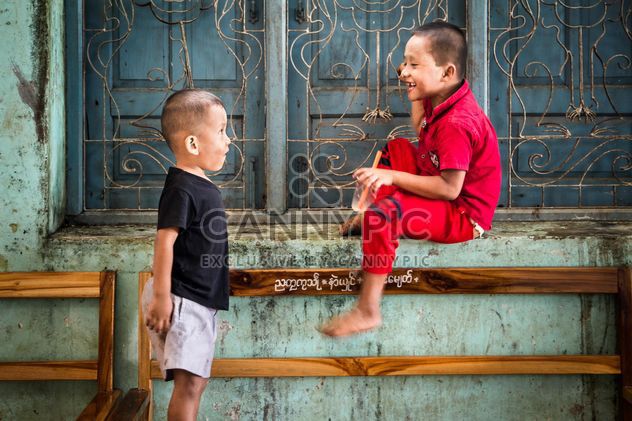 Cute asian boys near temple - image #184169 gratis