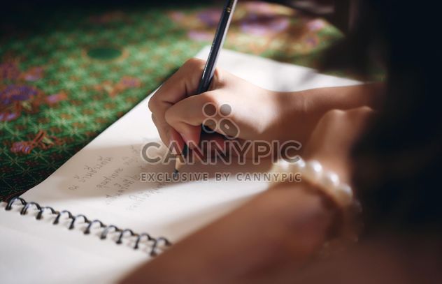 Girl's hand writing in notebook - image gratuit #186089 