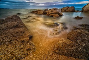 Stones in water at sunset - image #186099 gratis