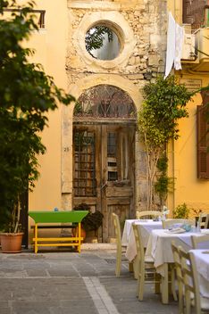 Outdoors restaurant, Crete Island - image #186759 gratis