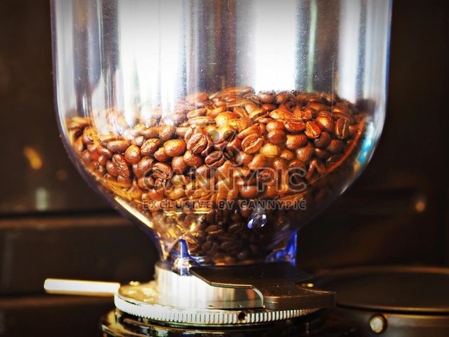 Coffee beans in glass can - бесплатный image #186939