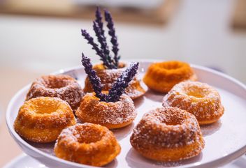 Christmas doughnut on a plate - Kostenloses image #187189