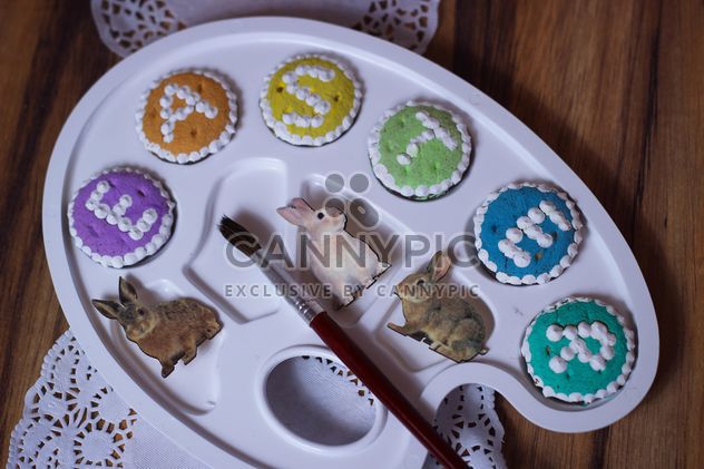 Easter cookies and decorative palette - image #187549 gratis