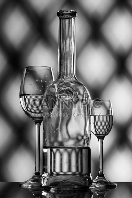 Goblets and bottle on gray background - image #187729 gratis