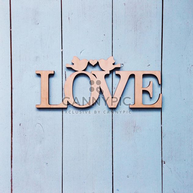 Love sign on wooden background - image #198479 gratis
