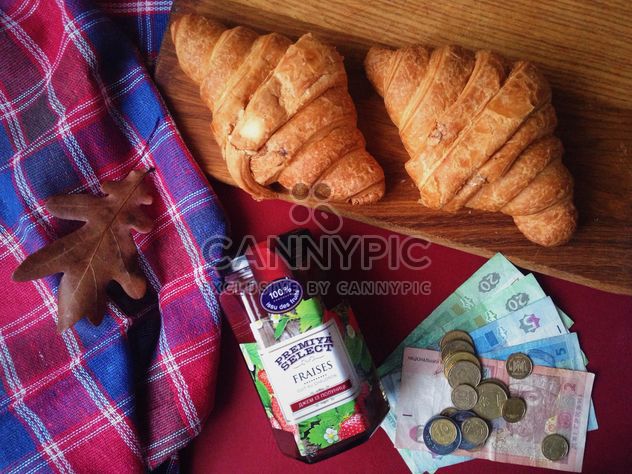 Raspberry jam and two croissant - image gratuit #198829 