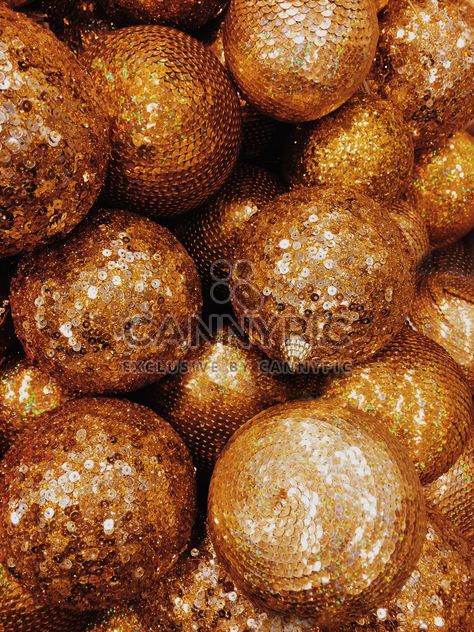 Gold Christmas balls texture - image gratuit #271749 