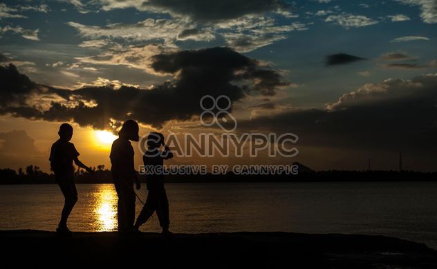 Silhouettes at sunset - Kostenloses image #271929