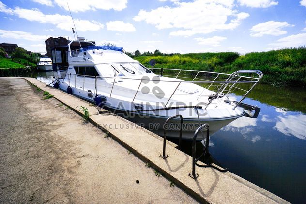 Yacht on Avon river - image gratuit #273109 