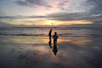 Two Kids and the Sea - Kostenloses image #279509