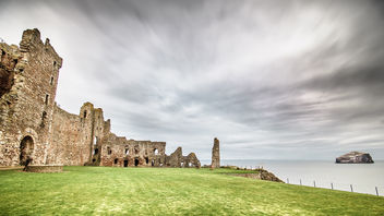 Tantallon castle and bass rock, Scotland, United Kingdom - travel photography - бесплатный image #297249