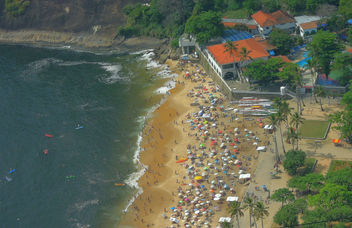 Brazil (Rio de Janeiro) Overview of Red Beach from Sugarloaf Mountain - Kostenloses image #300039