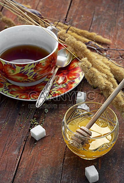 Honey, cup of tea and wheat spikelets - image gratuit #302079 