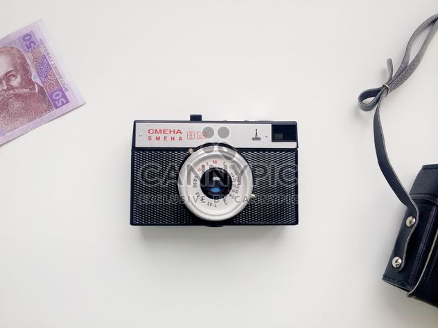Old camera, case and money - Kostenloses image #304099