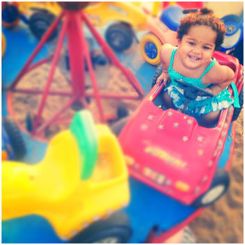My daughter loves merry-go-round - image #317779 gratis