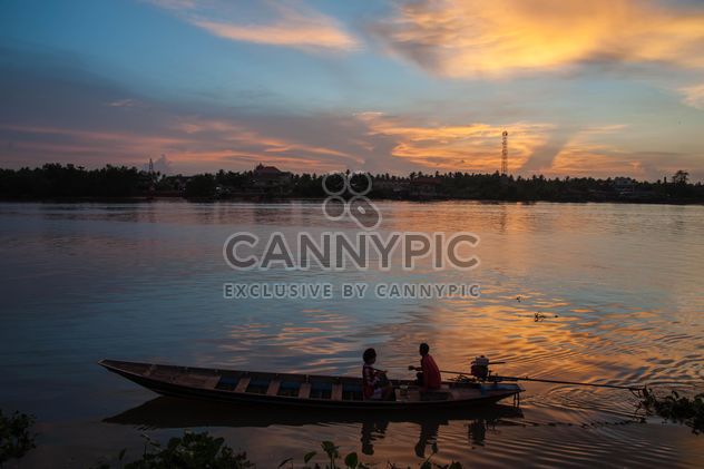 Sunset on a lake - image #329999 gratis