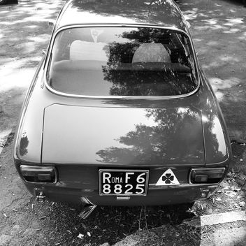 Old Alfa Romeo car - image gratuit #331309 