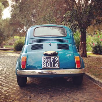 Blue Fiat 500 car - image gratuit #331649 