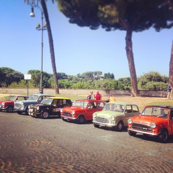 Old little cars on the parking - image gratuit #331869 