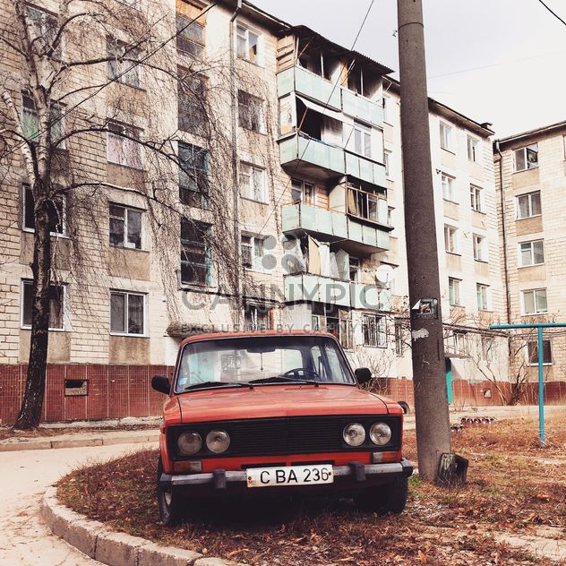 Old red Lada car - image gratuit #332059 