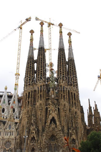 Fasade of La Sagrada Familia in Barcelona - image #332159 gratis