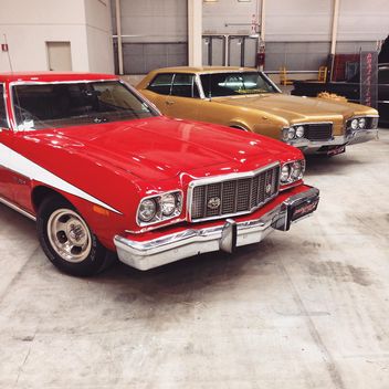 Retro cars in garage ford, dodge - Kostenloses image #332239