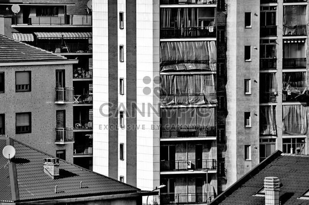 Facade of old-fashioned italian building - бесплатный image #333589