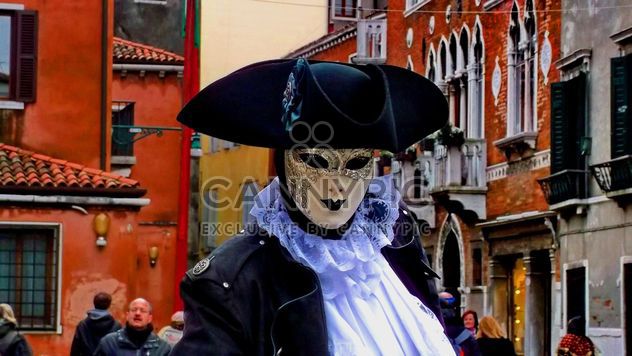 people in masks on carnival - image gratuit #333609 