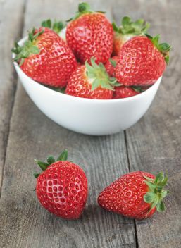 Small white china bowl filled with strawberries - Free image #334279