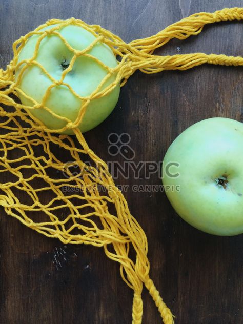 Green apples in string bag - бесплатный image #337859