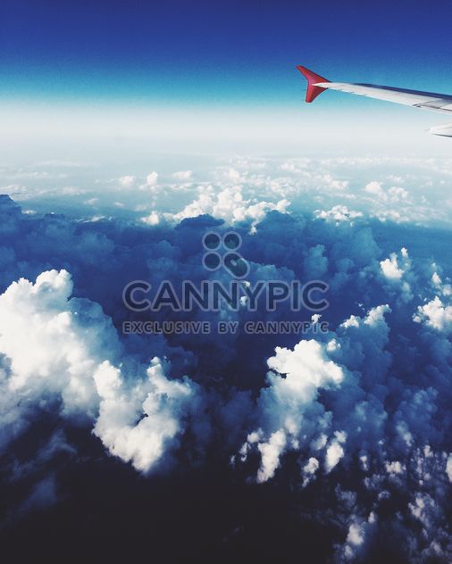 Clowdy sky from the window of airplane - image gratuit #344189 
