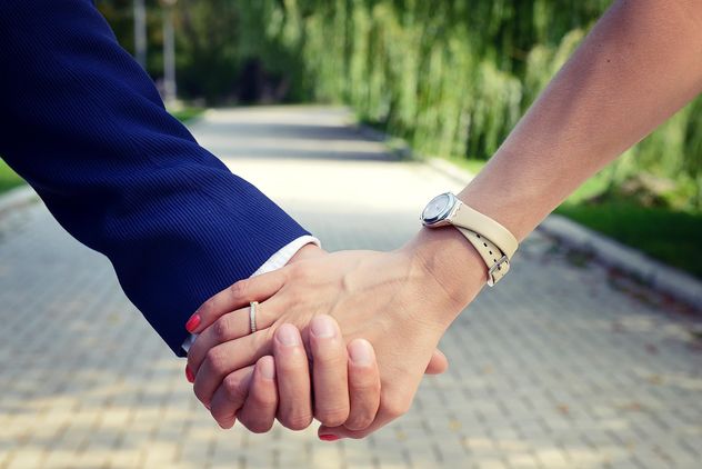 Wedding couple holding hands closeup - image gratuit #345099 