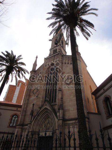 Facade of church in Barcelona, Spain - бесплатный image #346269