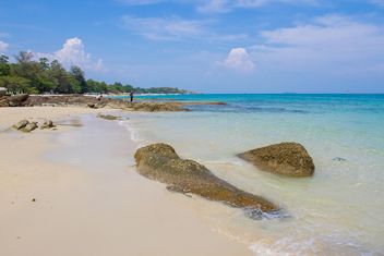 Beach of Samed island under blue sky - image gratuit #347189 