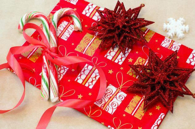 Red Christmas decorations, candies and paper - image gratuit #347919 