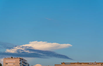 Two contrasting clouds. - бесплатный image #351339