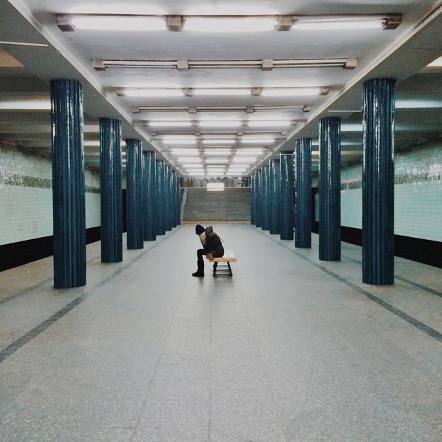 Girl waiting for train at subway station - image gratuit #363669 