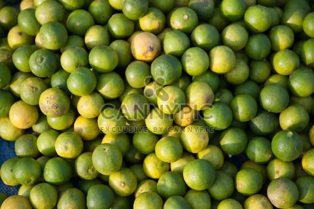 Display Of Green Lemons - Kostenloses image #409199