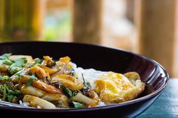 Seafood curry on rice with fried egg - image #439159 gratis