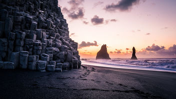 Sunrise in Reynisfjara Beach - Iceland - Travel photography - image #451989 gratis