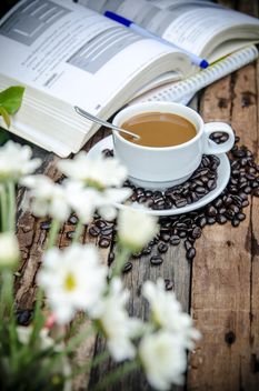 Cup of coffee, book and coffee beans - image gratuit #452409 