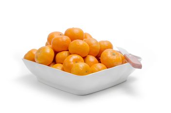oranges in white plate on white background - бесплатный image #452519