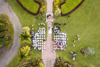 Drone flat lay photo of a garden wedding at The Ruins Mansion - бесплатный image #457989